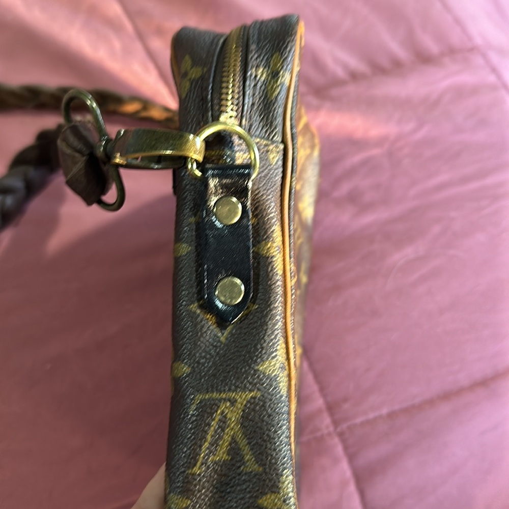 Authentic Louis Vuitton Monogram Danube crossbody bag - Picture 7 of 12